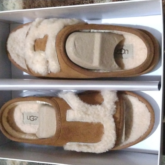 UGG Women's Shoes Brand New!! - Picture 4 of 4